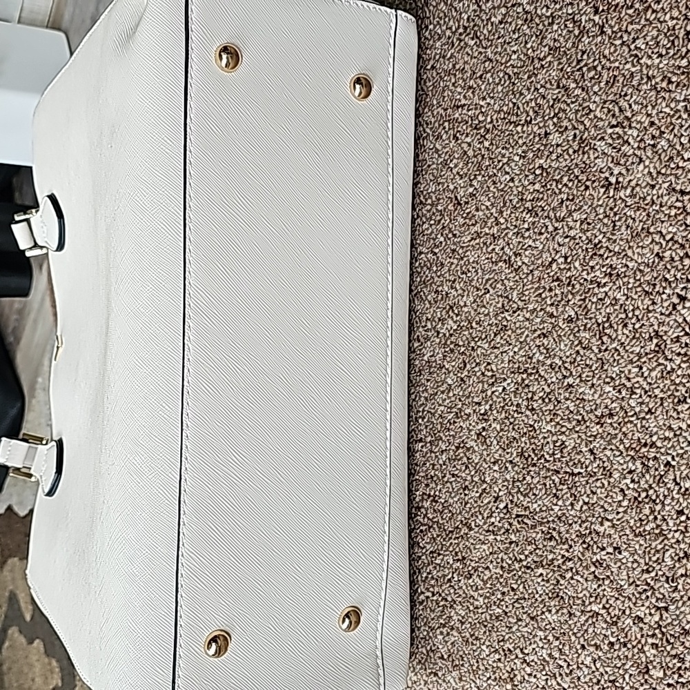 Handbag - Picture 5 of 16